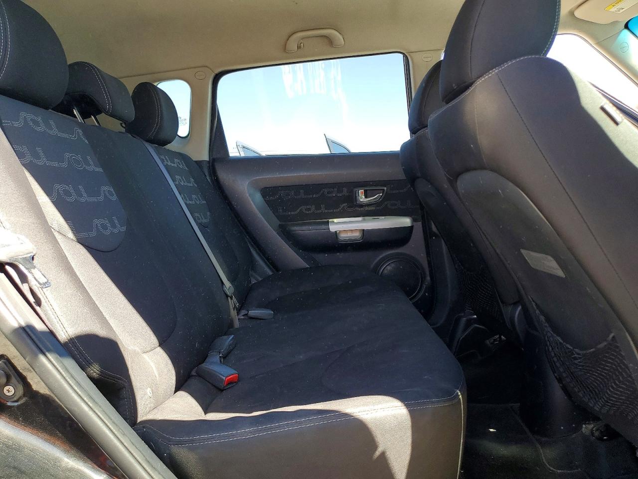 2012 Kia Soul + Black vin: KNDJT2A61C7380844