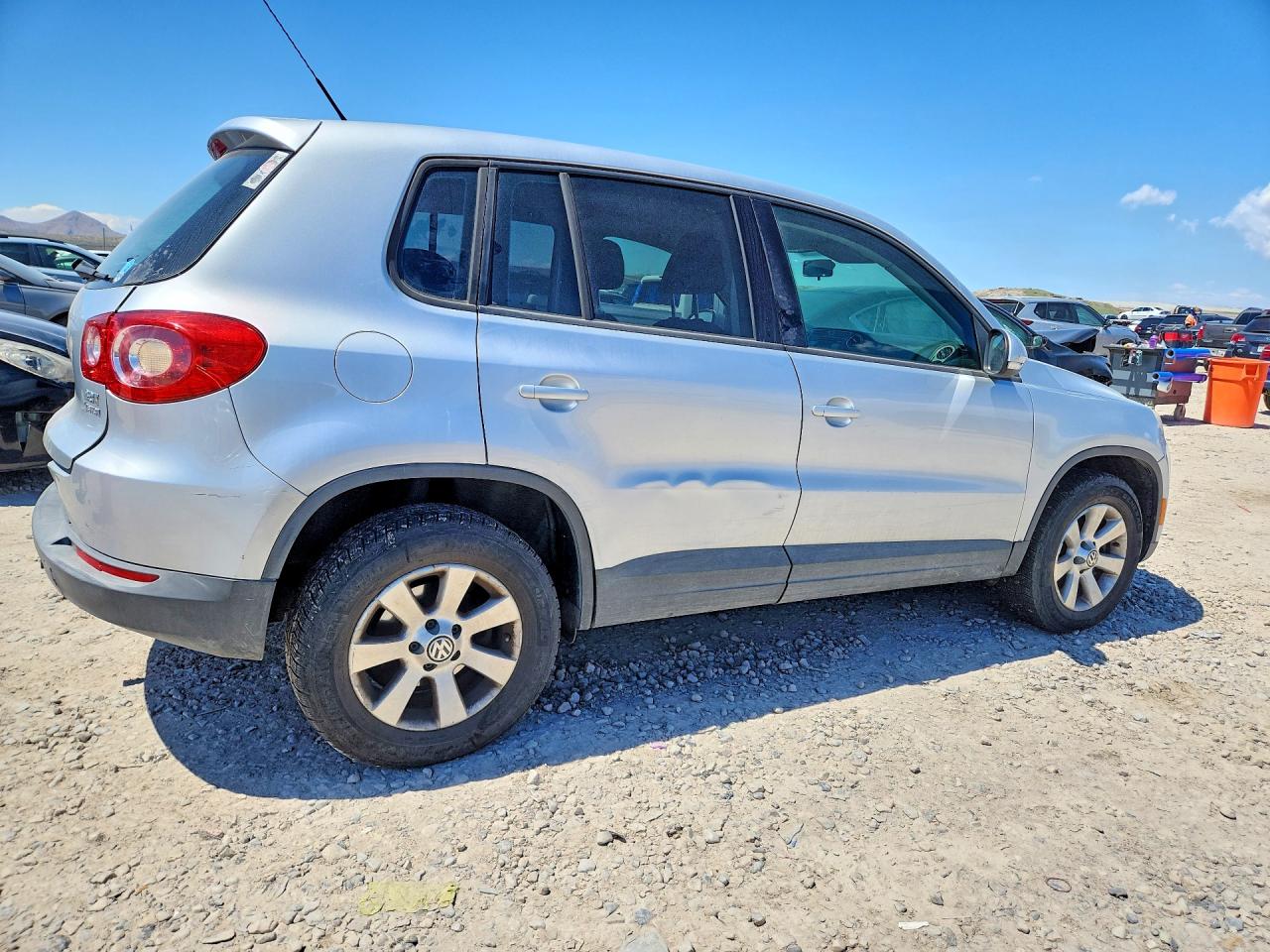 2010 Volkswagen Tiguan Se Silver vin: WVGBV7AX6AW523838