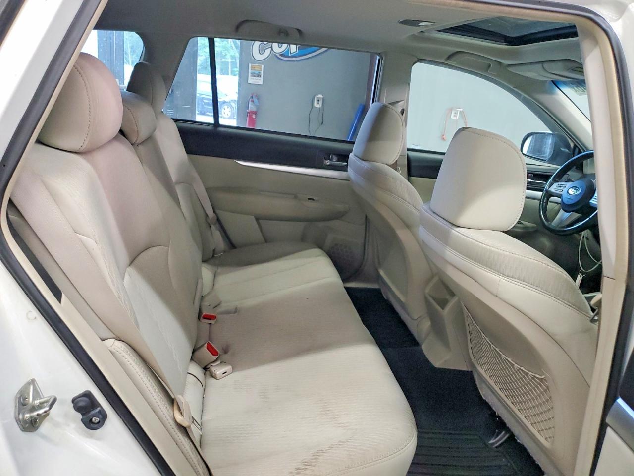 2010 Subaru Outback 2.5i Premium Белый vin: 4S4BRBGCXA3371365