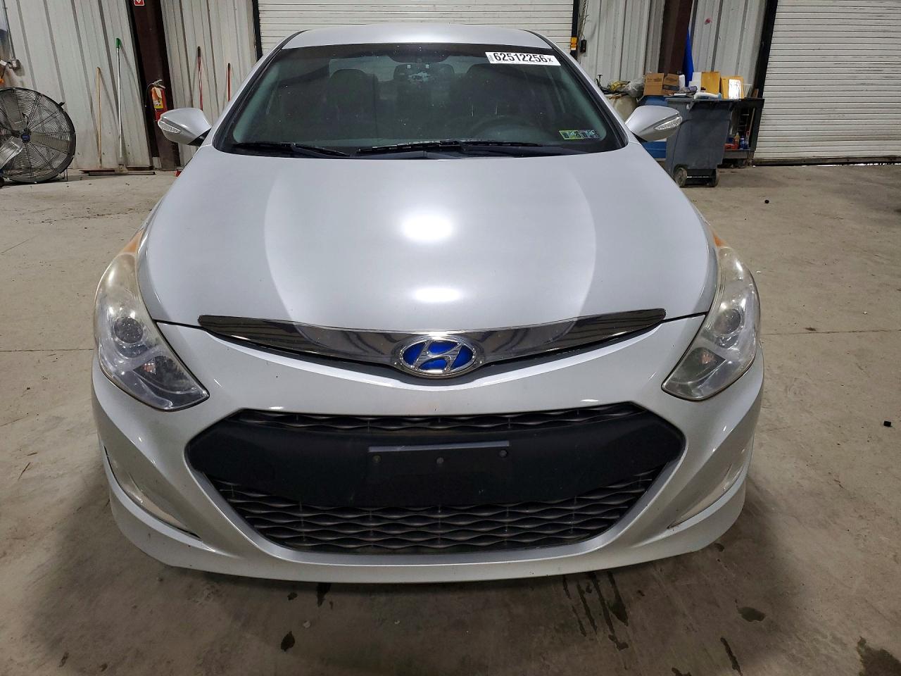 2014 Hyundai Sonata Hybrid Silver vin: KMHEC4A42EA113757