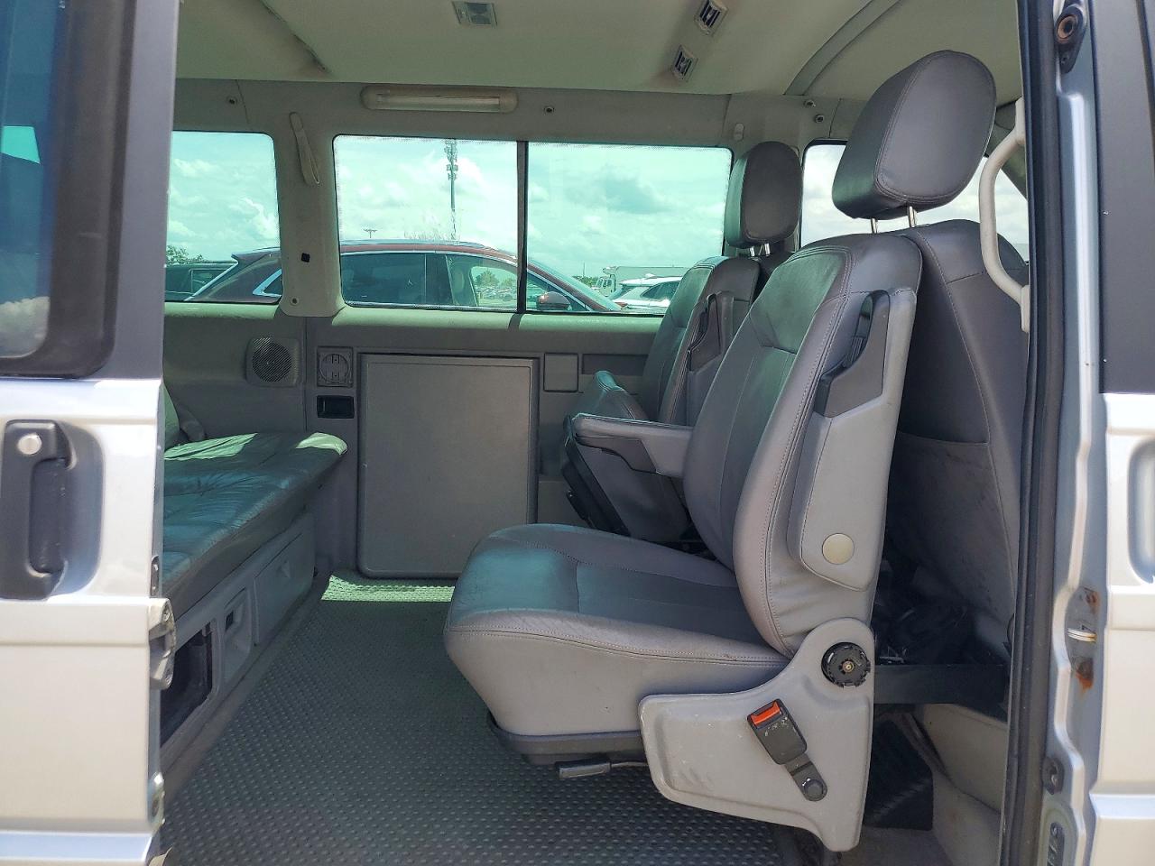 2003 Volkswagen Eurovan Mv Silver vin: WV2MB47033H034157