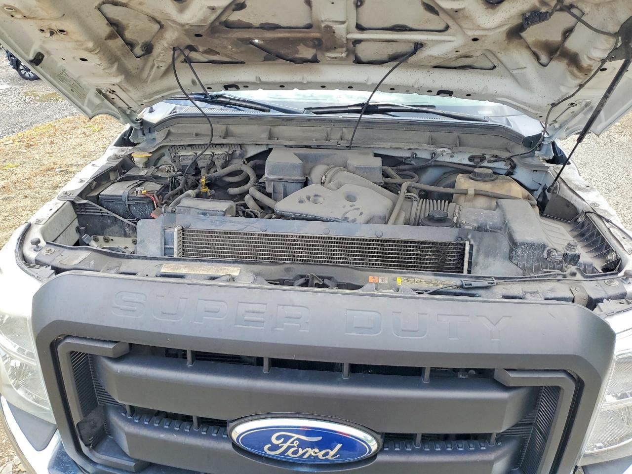 2011 Ford F250 Super Duty White vin: 1FTBF2B67BEC37529