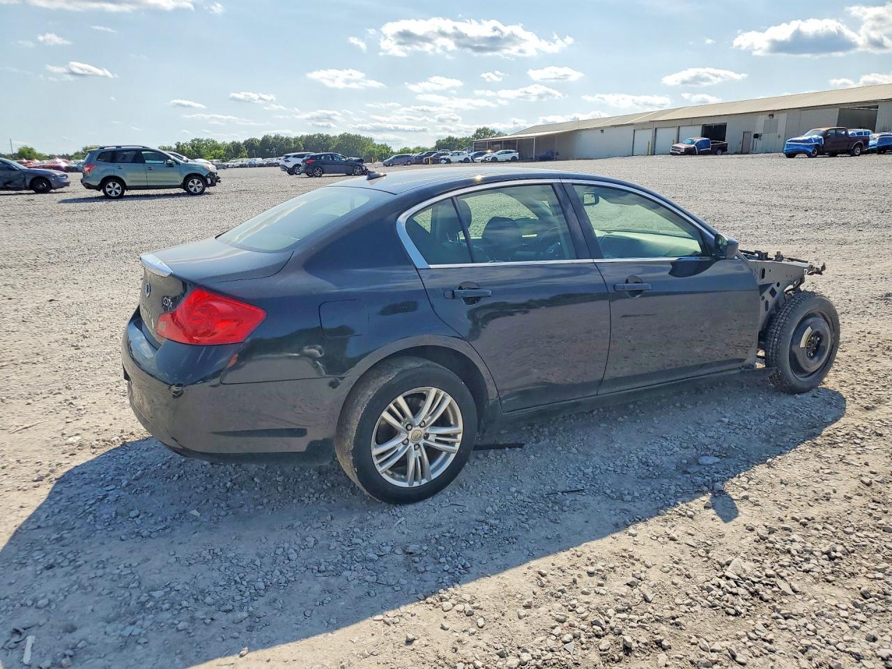 2015 Infiniti Q40 Base Черный vin: JN1CV6AR8FM650312