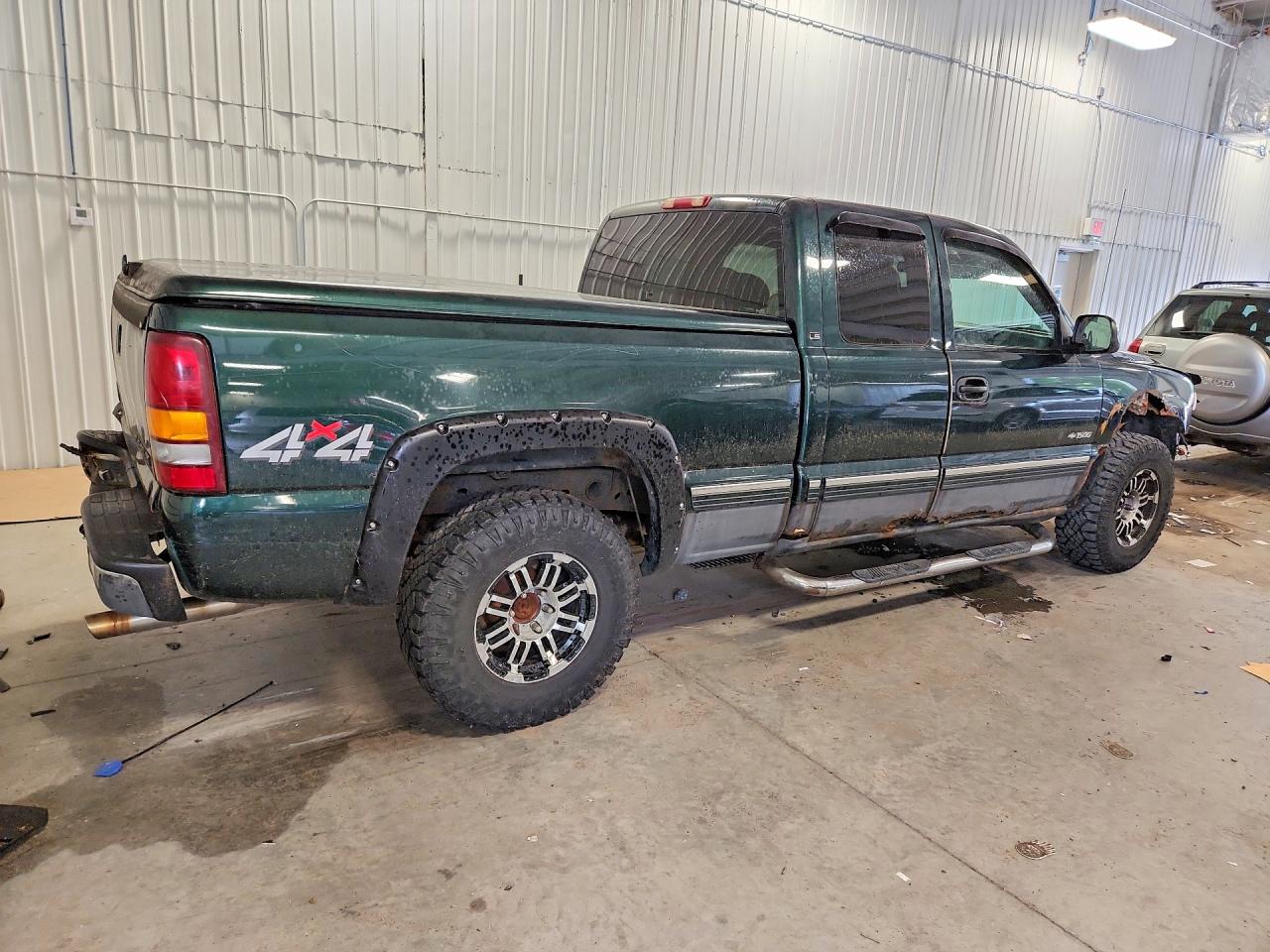 2001 Chevrolet Silverado K1500 Зеленый vin: 2GCEK19V711352096