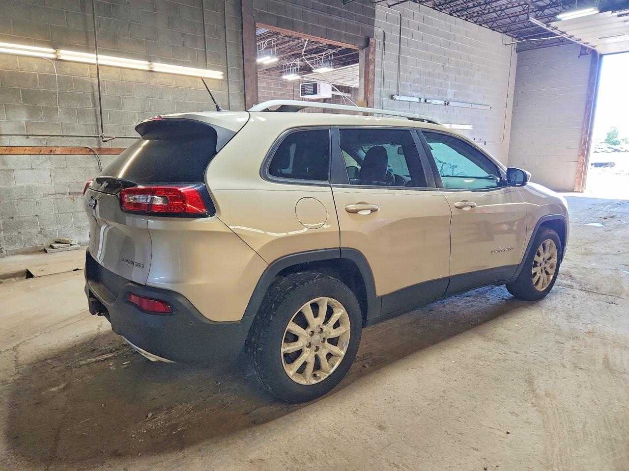 2015 Jeep Cherokee Limited Gold vin: 1C4PJMDS5FW608892