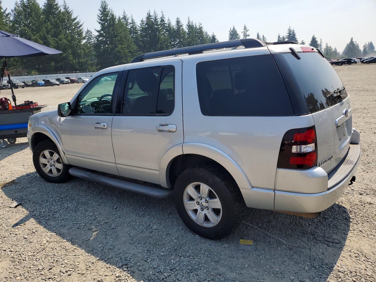 2010 Ford Explorer Xlt Silver vin: 1FMEU7DE9AUA28409