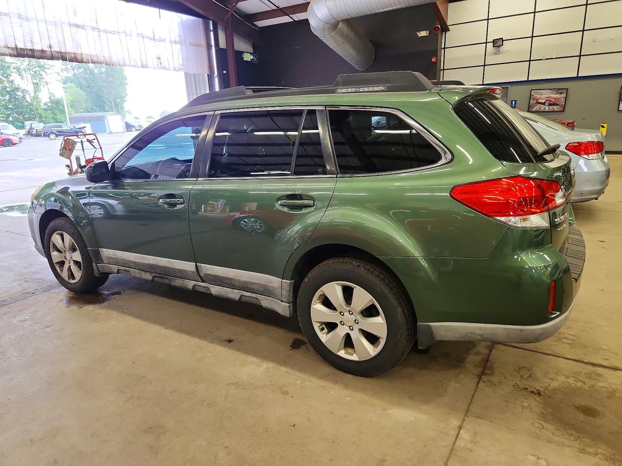 2010 Subaru Outback 2.5i Premium Green vin: 4S4BRBGC2A3377760