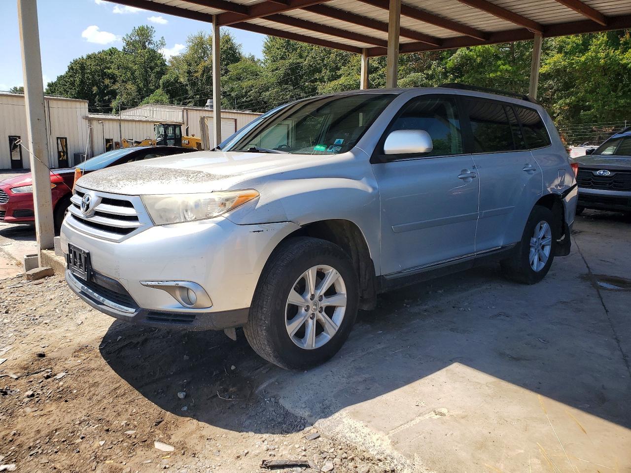 2013 Toyota Highlander Base Silver vin: 5TDBK3EH1DS277116