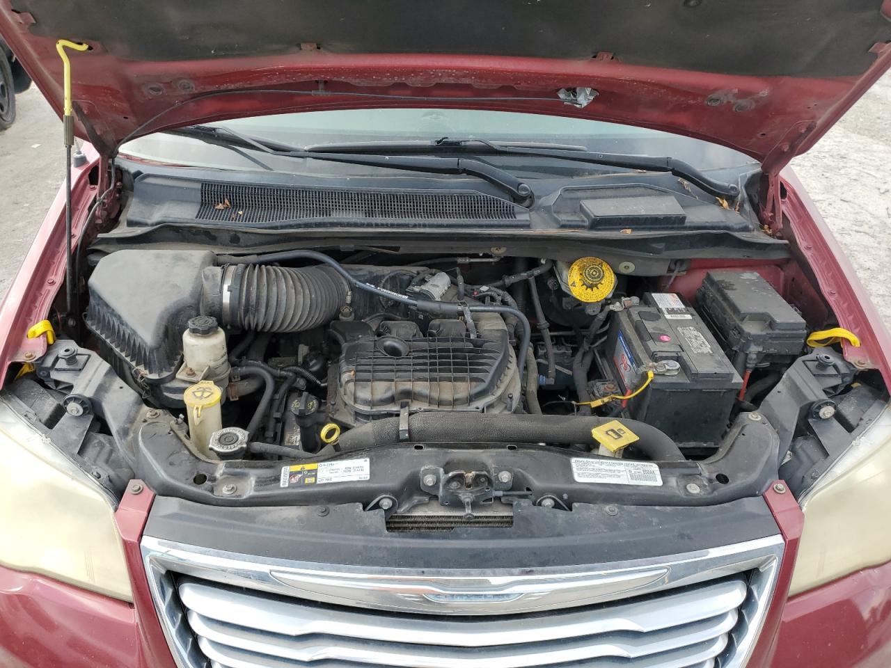 2014 Chrysler Town & Country Touring Red vin: 2C4RC1BG9ER247545