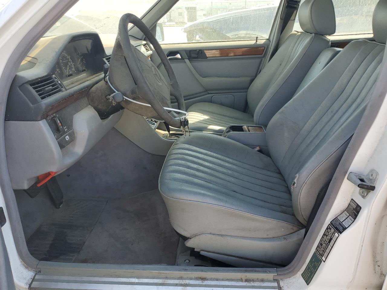 1993 Mercedes-benz 300 E 2.8 Белый vin: WDBEA28E7PB997140