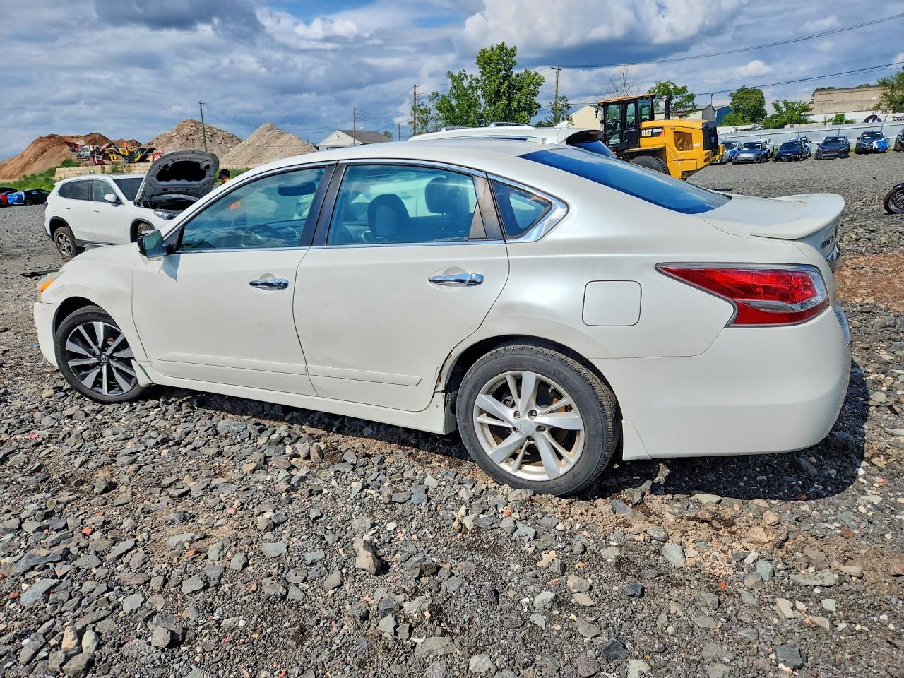 2015 Nissan Altima 2.5 Sv White vin: 1N4AL3AP9FC598398