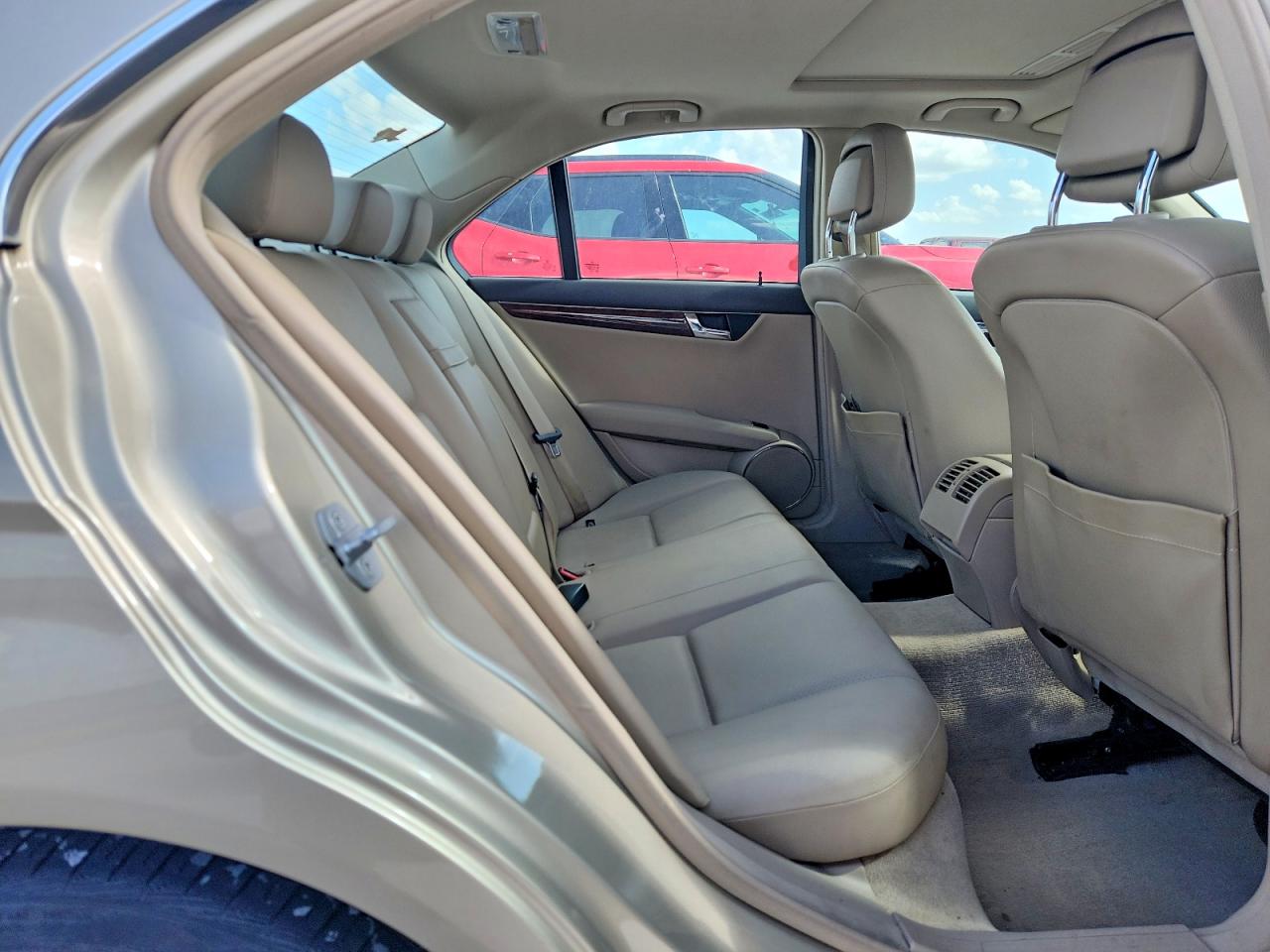 2010 Mercedes-benz C 300 Tan vin: WDDGF5EB6AR107190