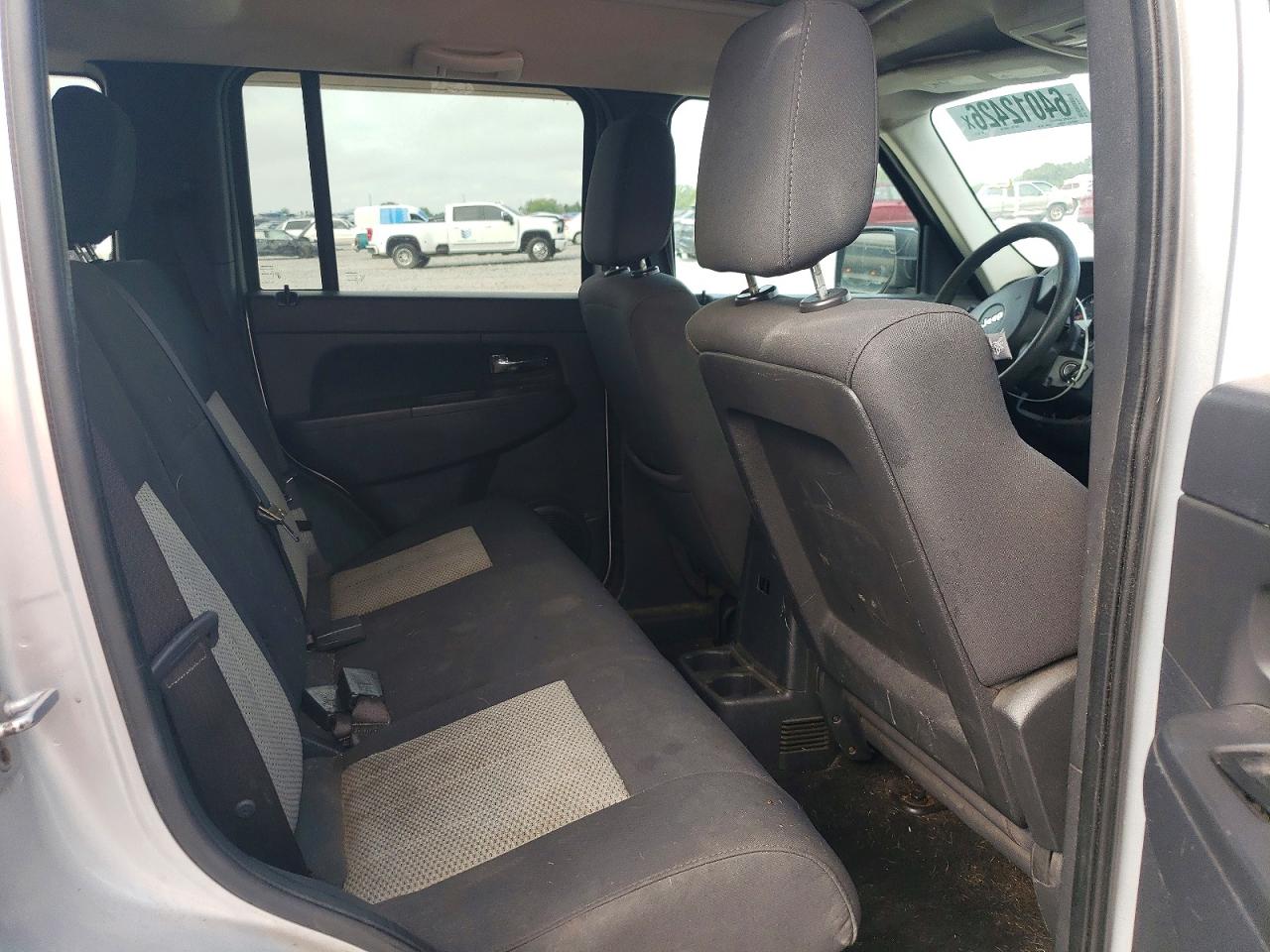 2009 Jeep Liberty Sport Серебряный vin: 1J8GN28K09W505718