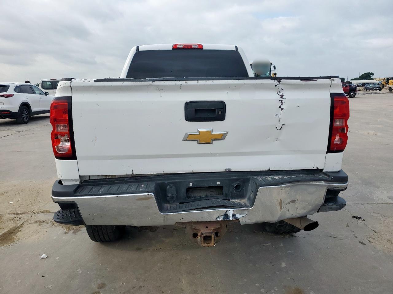 2016 Chevrolet Silverado K2500 Heavy Duty   White vin: 1GC1KUEG1GF136530