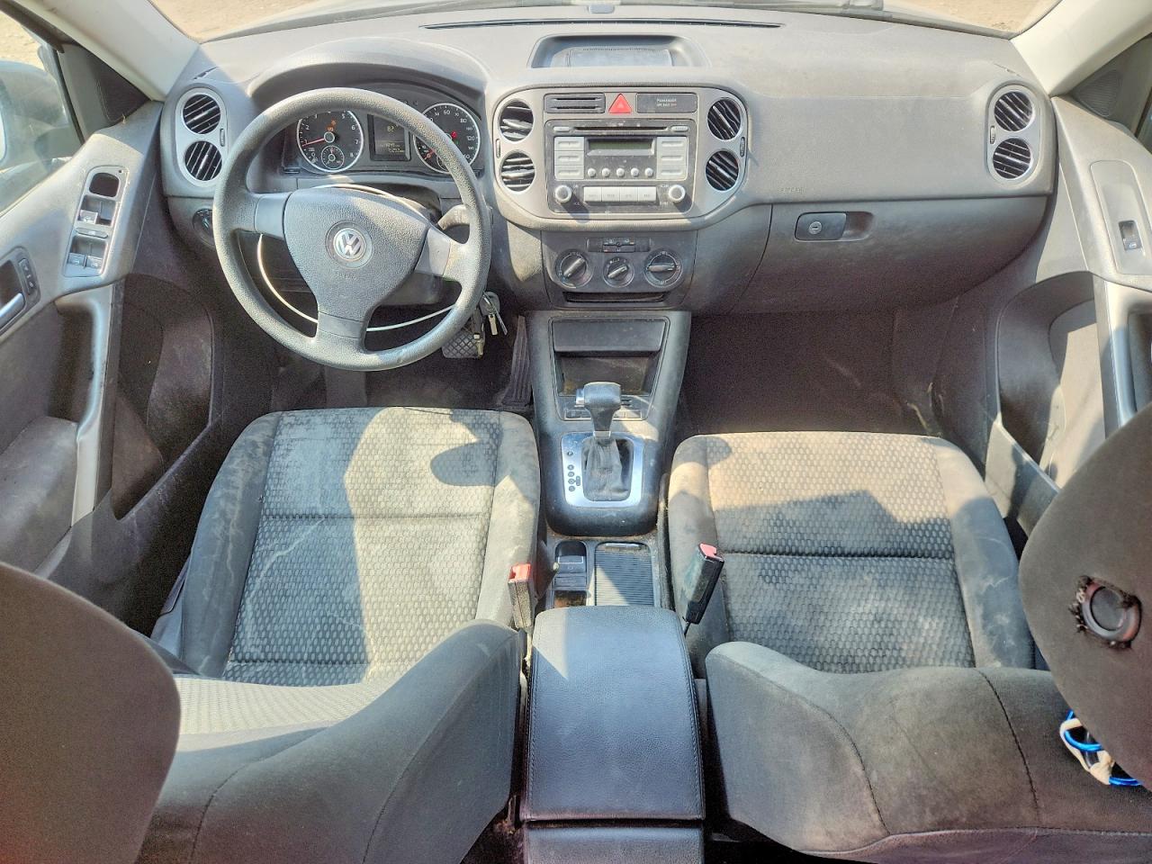2010 Volkswagen Tiguan S Серебряный vin: WVGAV7AX6AW511832