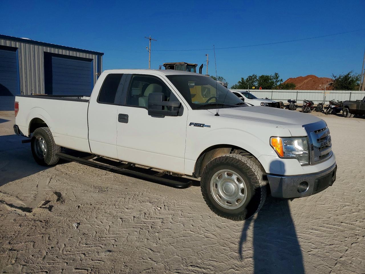 2010 Ford F150 Super Cab Белый vin: 1FTVX1CVXAKC18693