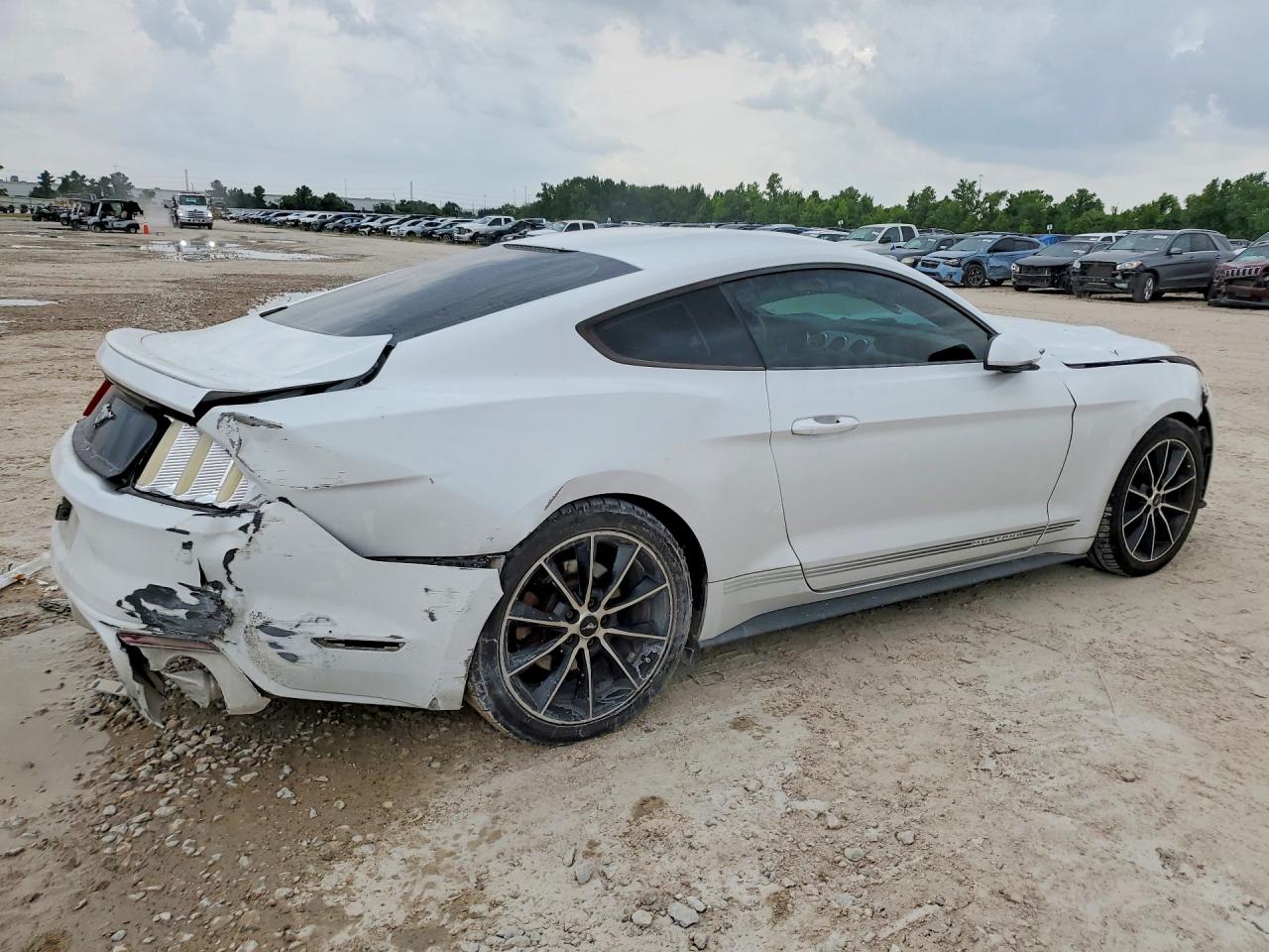 2015 Ford Mustang White vin: 1FA6P8TH8F5329861