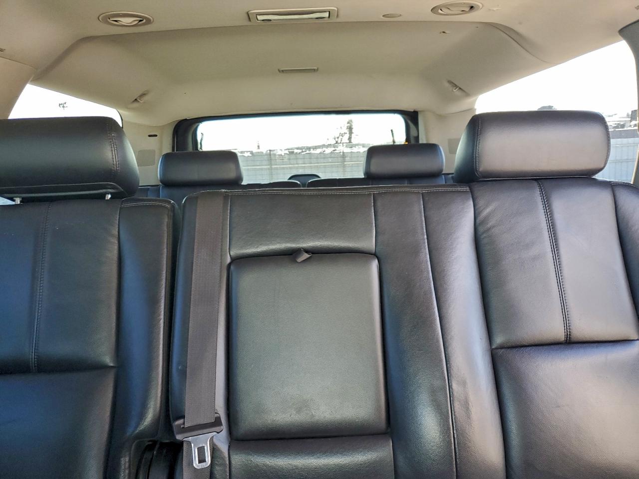 2008 Chevrolet Suburban K1500 Ls Белый vin: 1GNFK16Y58R171140