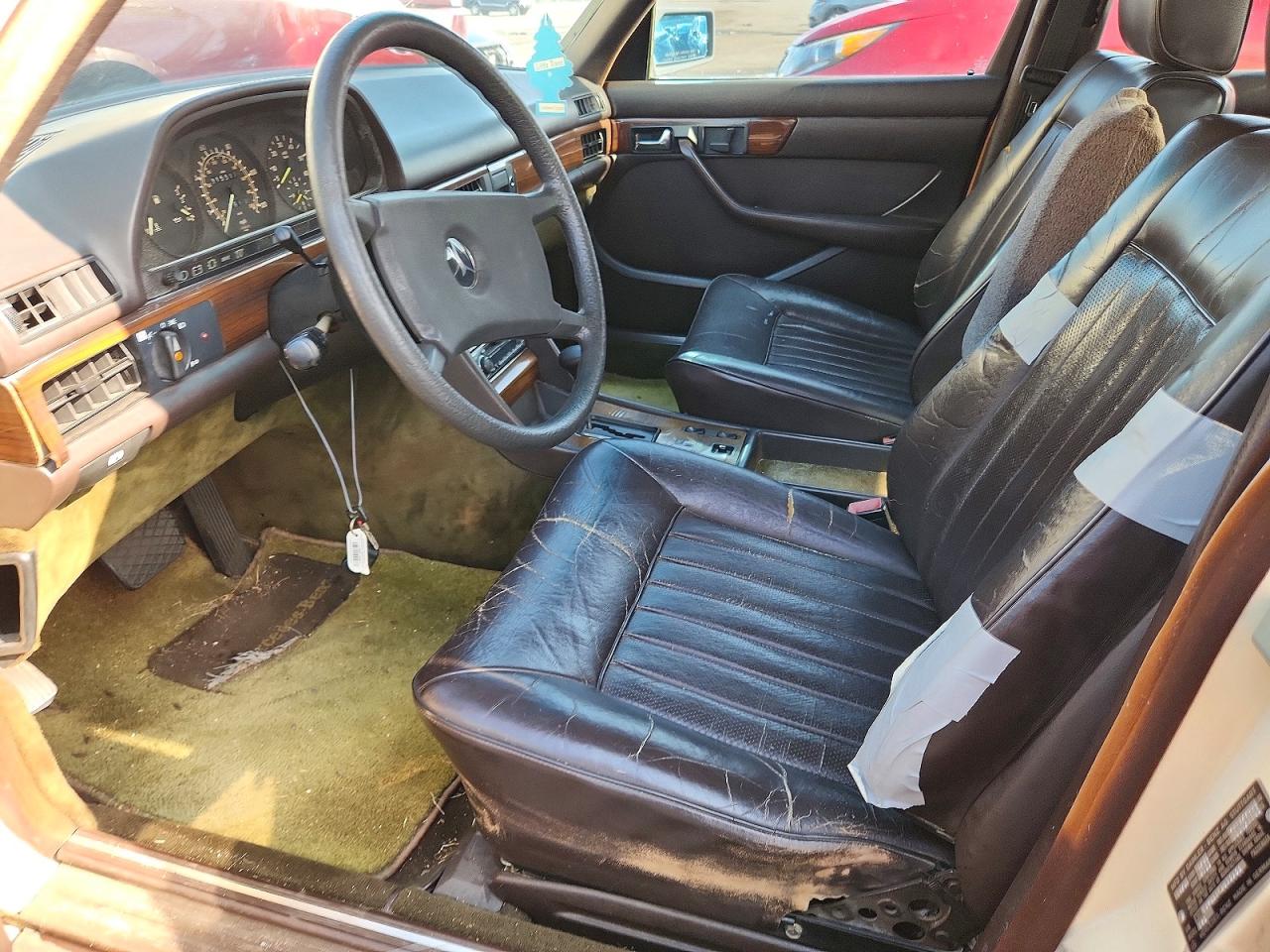 1984 Mercedes-benz 300 Sd Cream vin: WDBCB20A1EA035965
