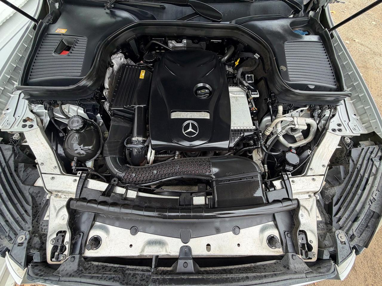 2016 Mercedes-benz Glc 300 Silver vin: WDC0G4JB3GF018951