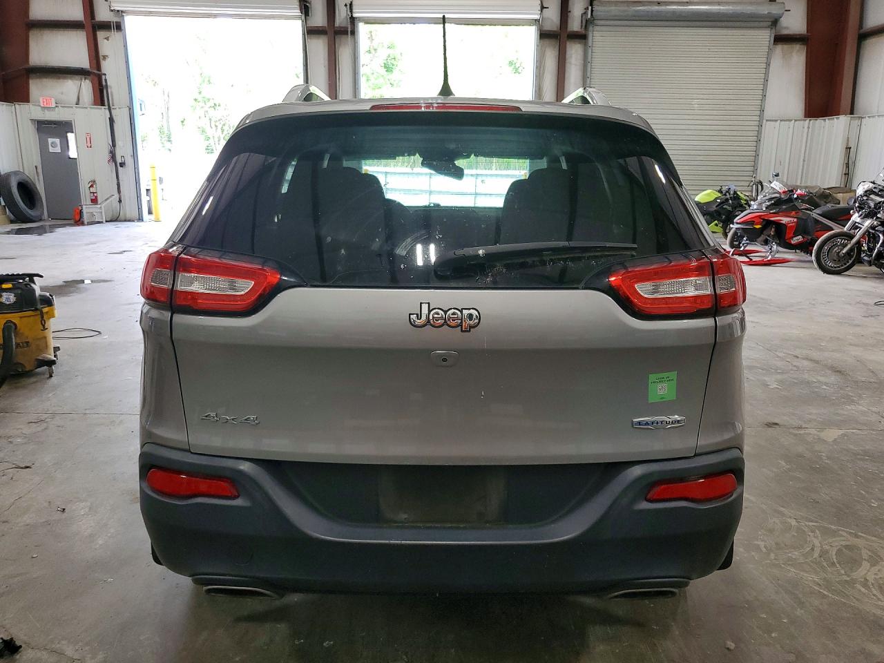 2016 Jeep Cherokee Latitude Gray vin: 1C4PJMCS6GW322441