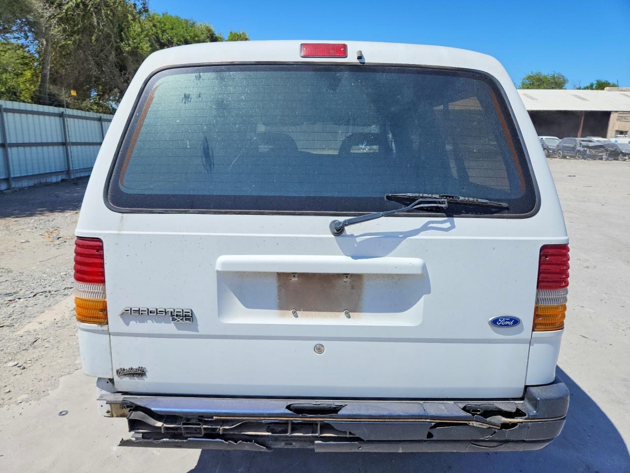 1993 Ford Aerostar White vin: 1FMDA31X9PZC55940