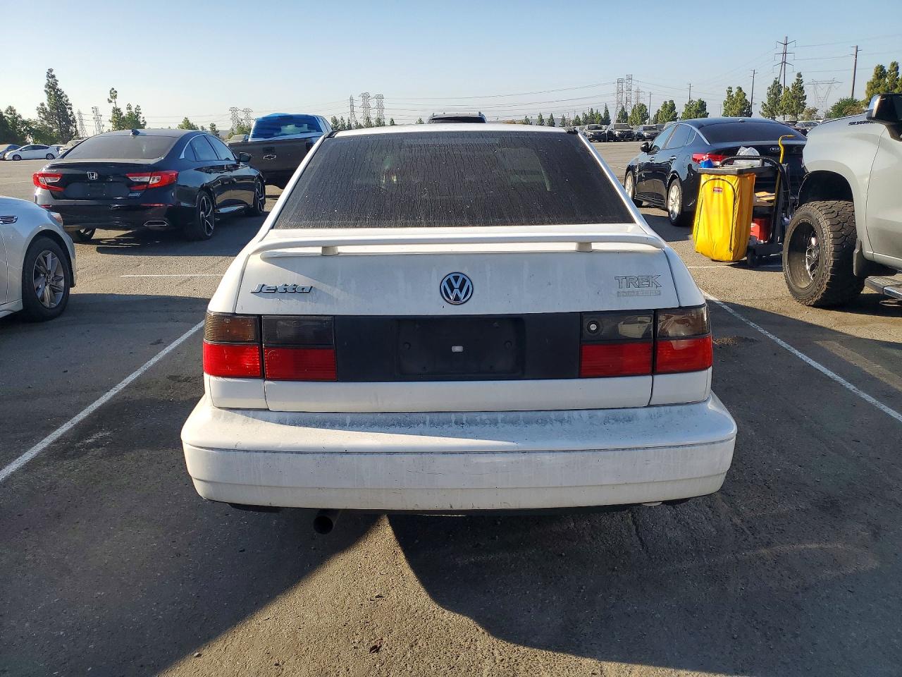 1996 Volkswagen Jetta Trek White vin: 3VWWB81HXTM117865