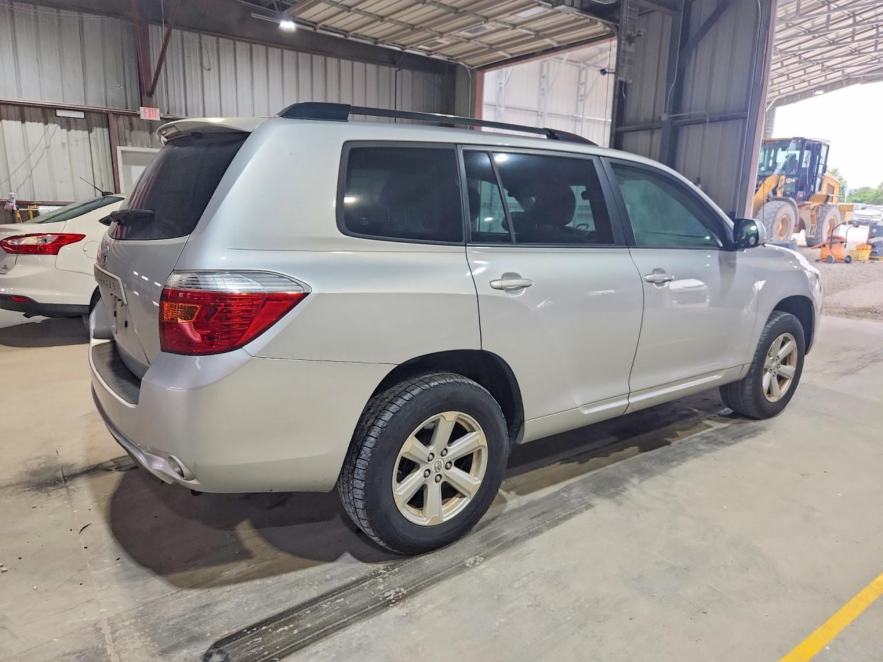 2009 Toyota Highlander Base Серебряный vin: JTEDA41A892002220