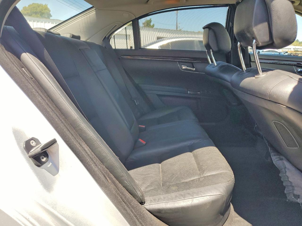 2012 Mercedes-benz S 550 Silver vin: WDDNG7DBXCA437174