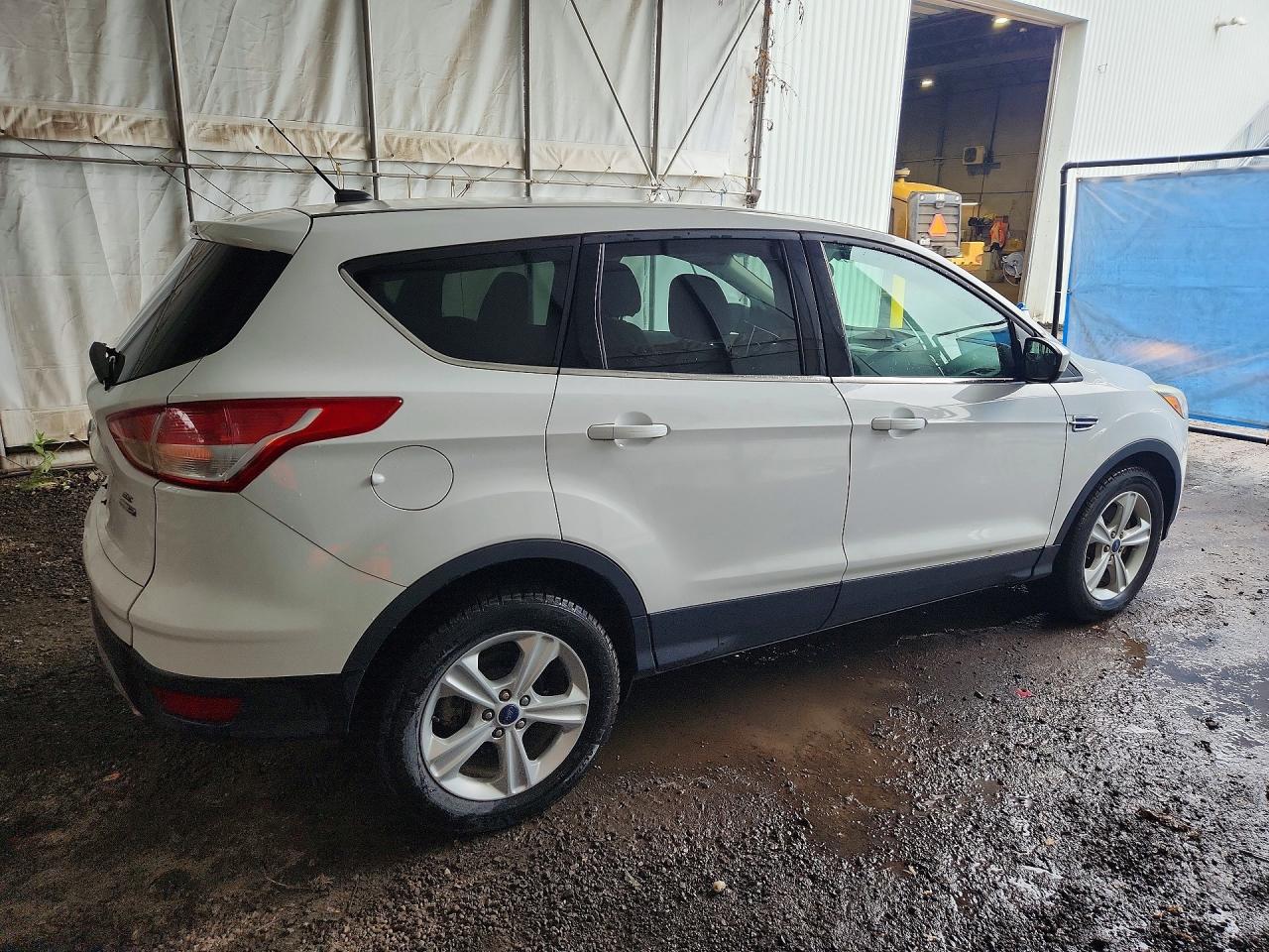 2015 Ford Escape Se White vin: 1FMCU9GX2FUB51539
