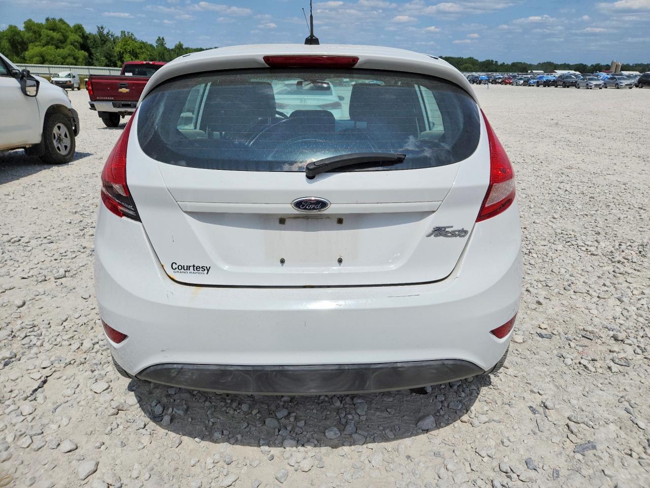 2013 Ford Fiesta S White vin: 3FADP4TJ4DM201305