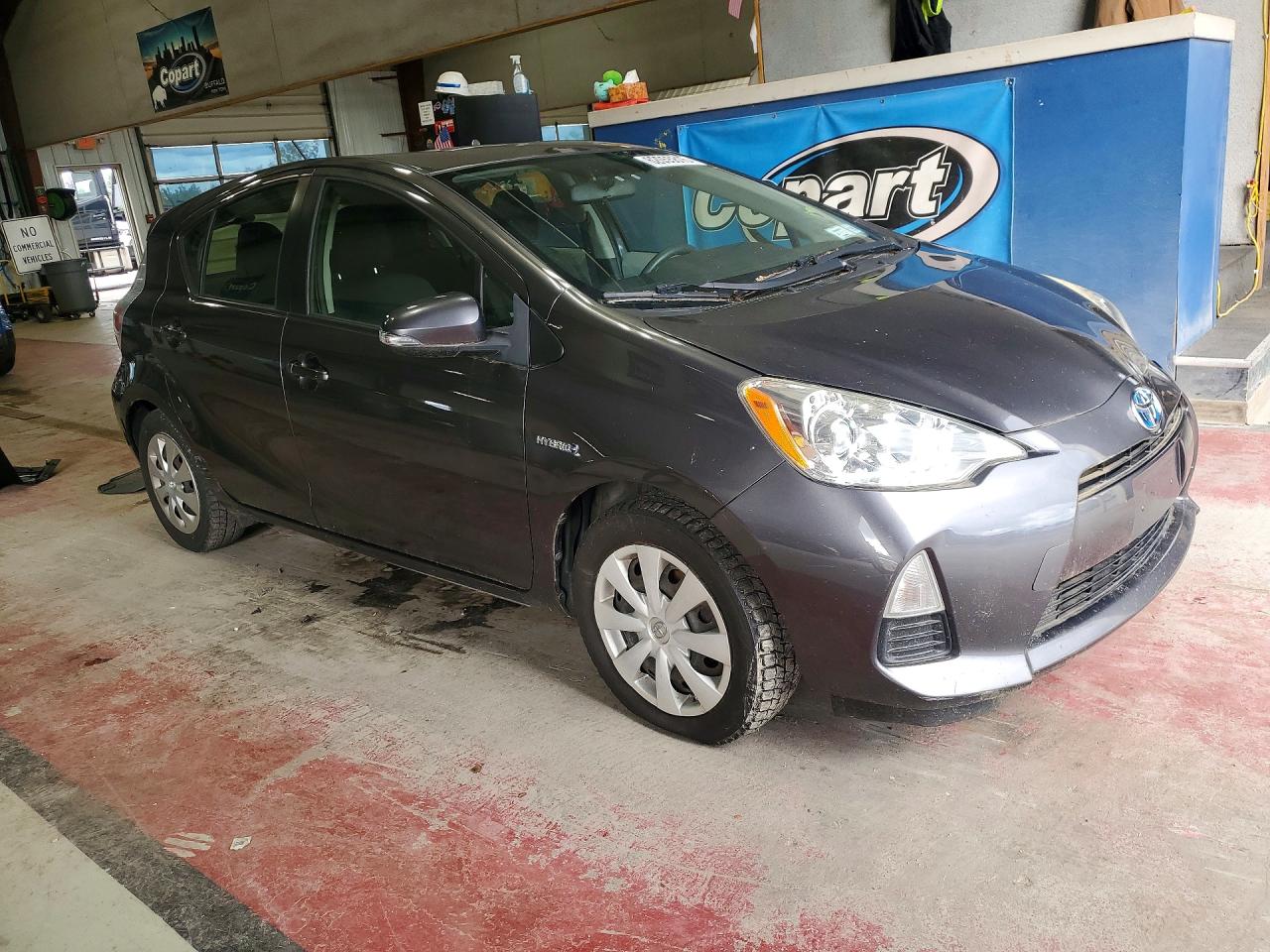2014 Toyota Prius C Two Угольный vin: JTDKDTB30E1575383