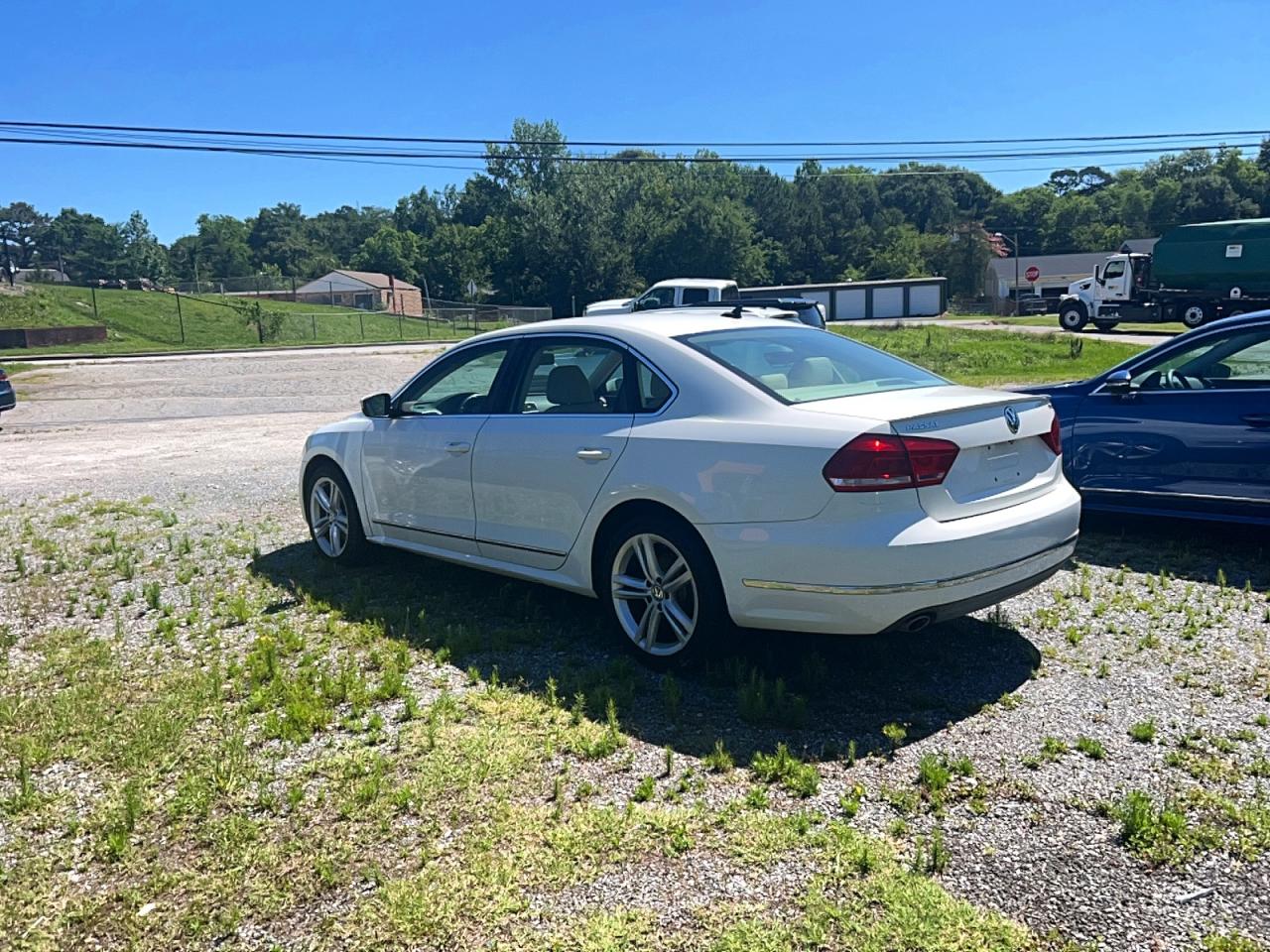 2015 Volkswagen Passat Sel White vin: 1VWCV7A32FC003843