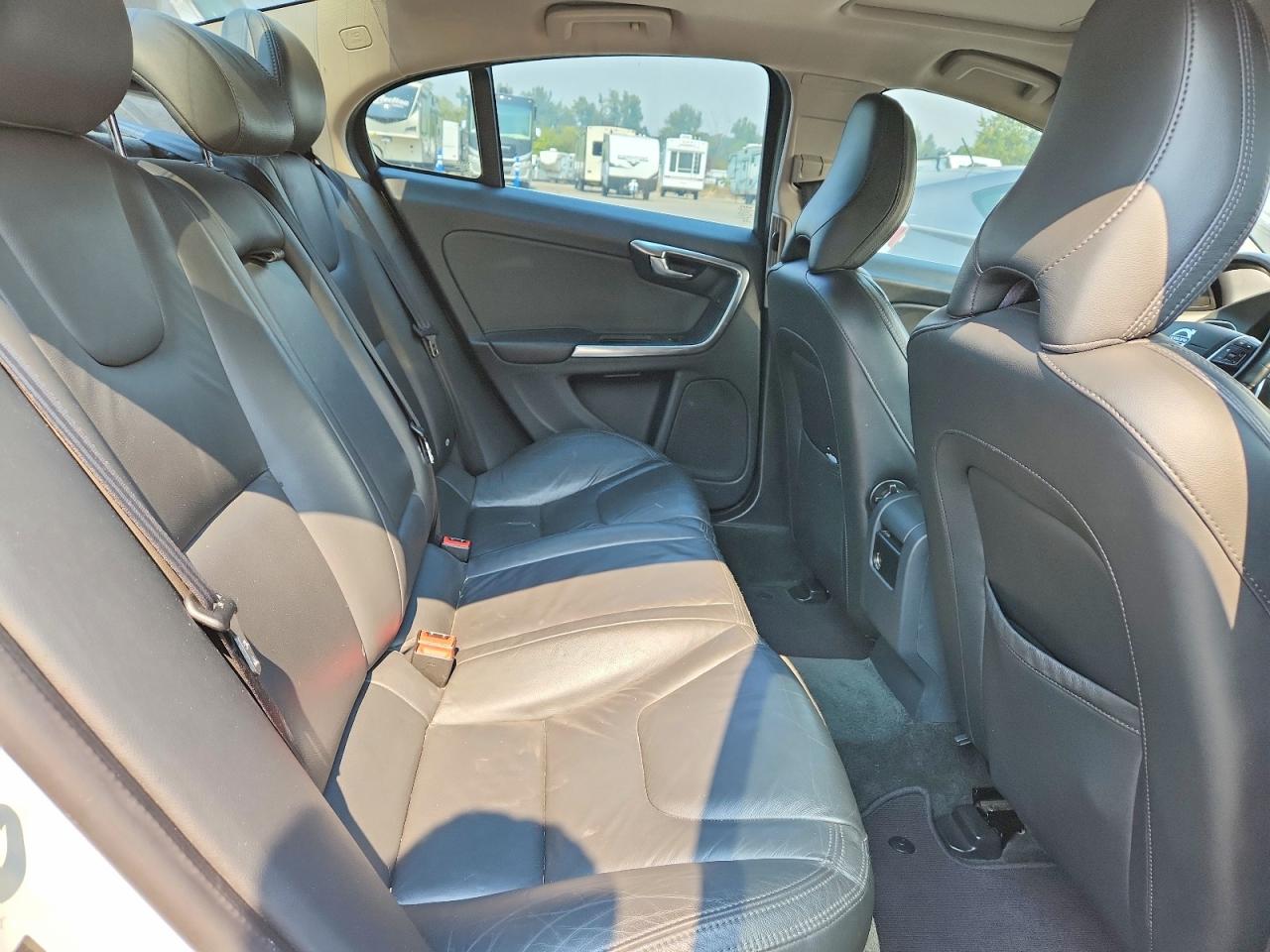 2013 Volvo S60 T5 Белый vin: YV1612FH2D2204738