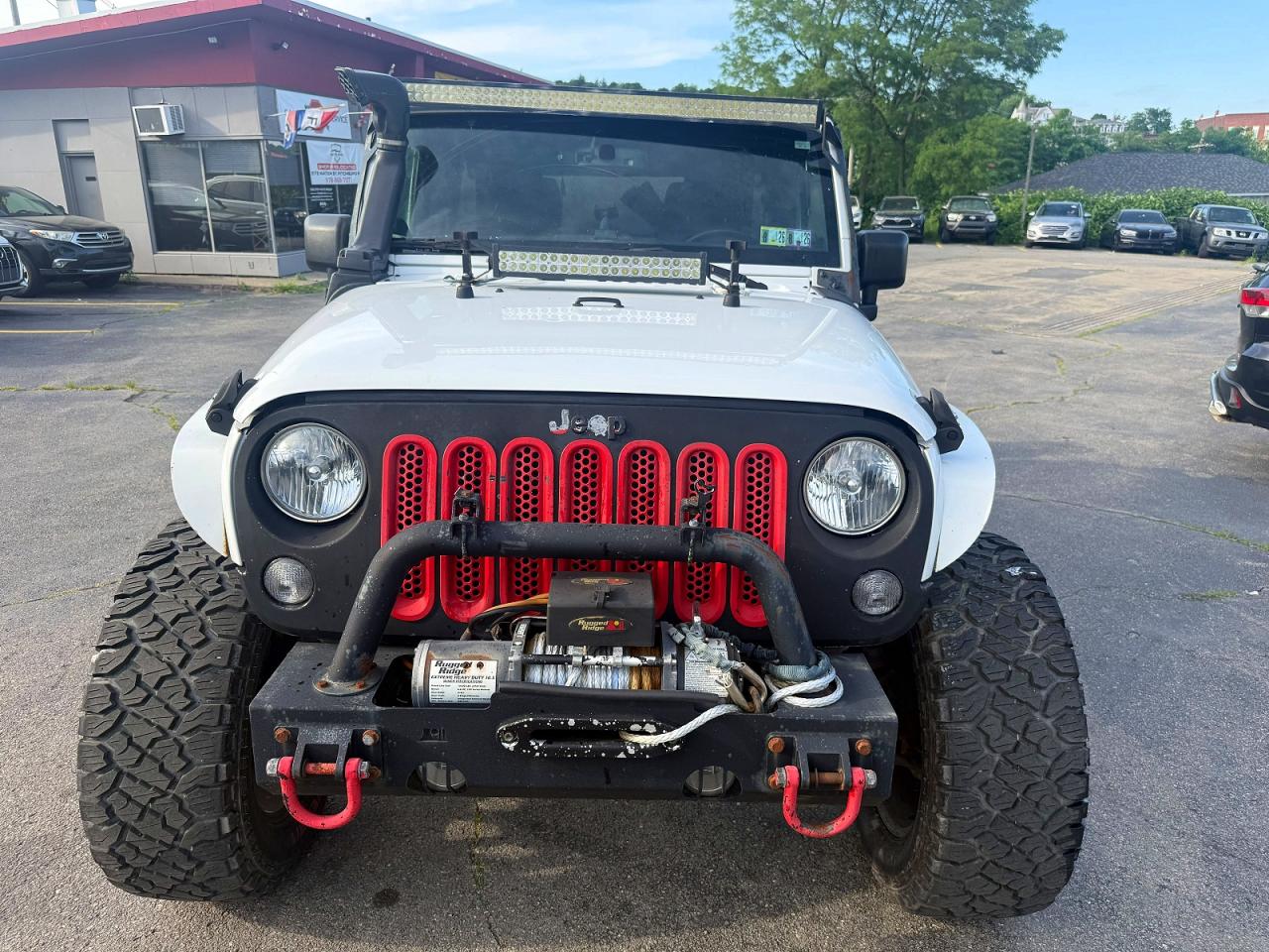 2014 Jeep Wrangler Unlimited Sport White vin: 1C4BJWDG7EL203909