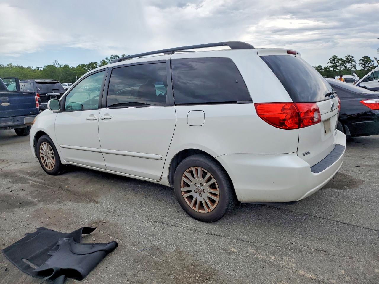 2010 Toyota Sienna Xle Белый vin: 5TDYK4CC5AS303560