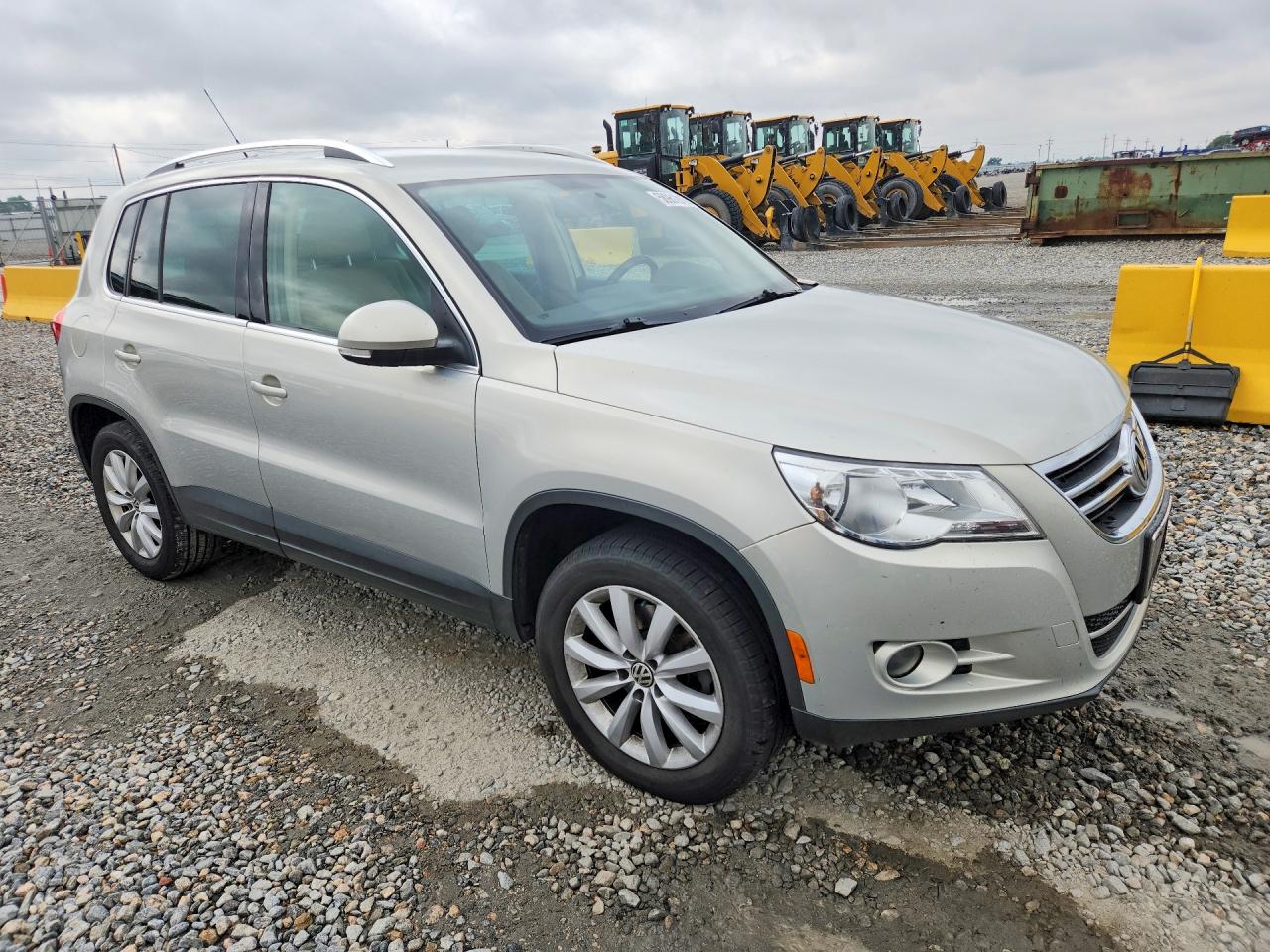 2011 Volkswagen Tiguan S Silver vin: WVGBV7AX6BW531617