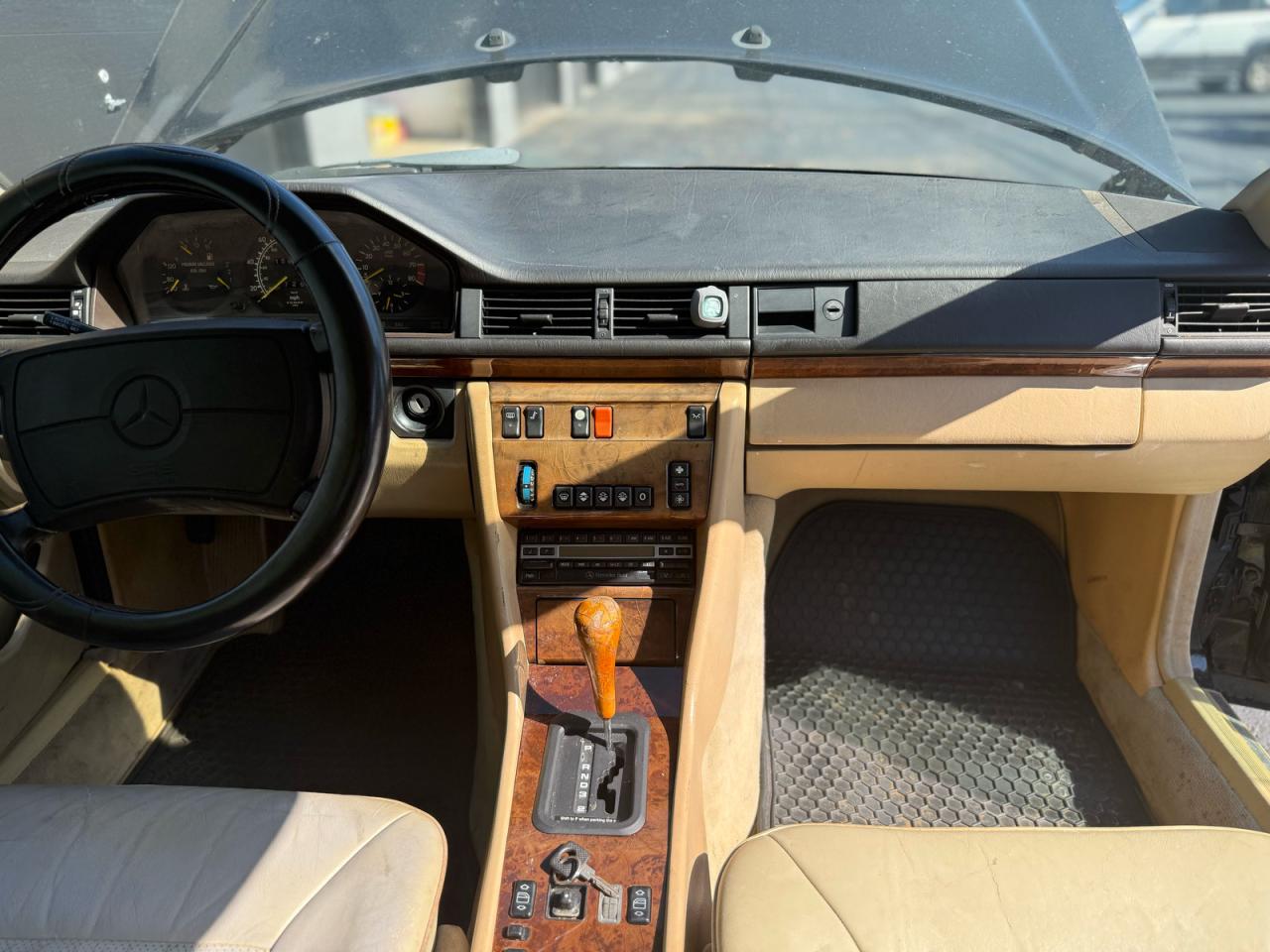 1991 Mercedes-benz 300 Ce Черный vin: WDBEA51D8MB441059