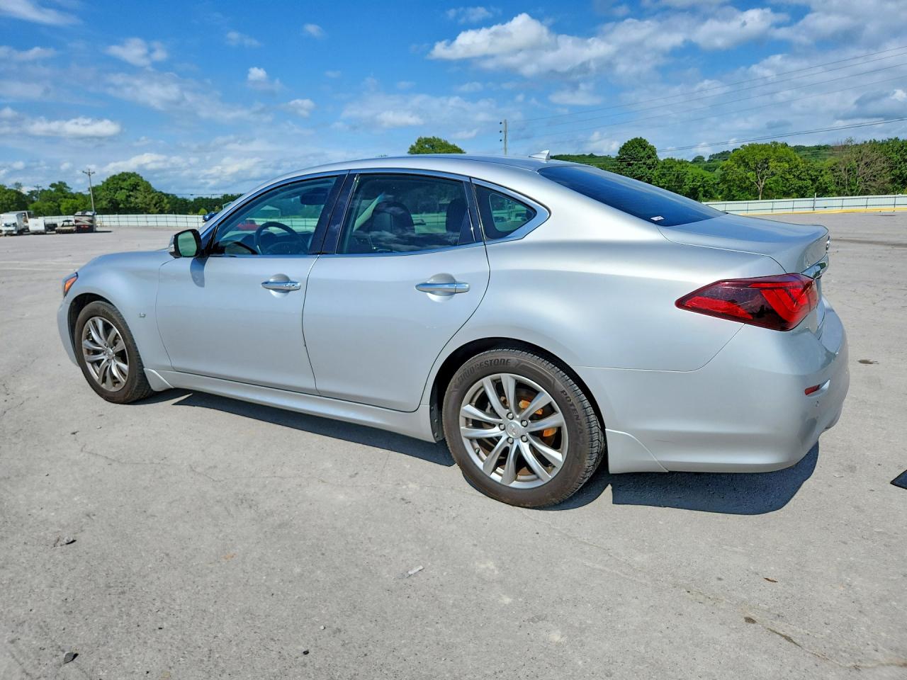 2015 Infiniti Q70 3.7 Silver vin: JN1BY1AP2FM540148