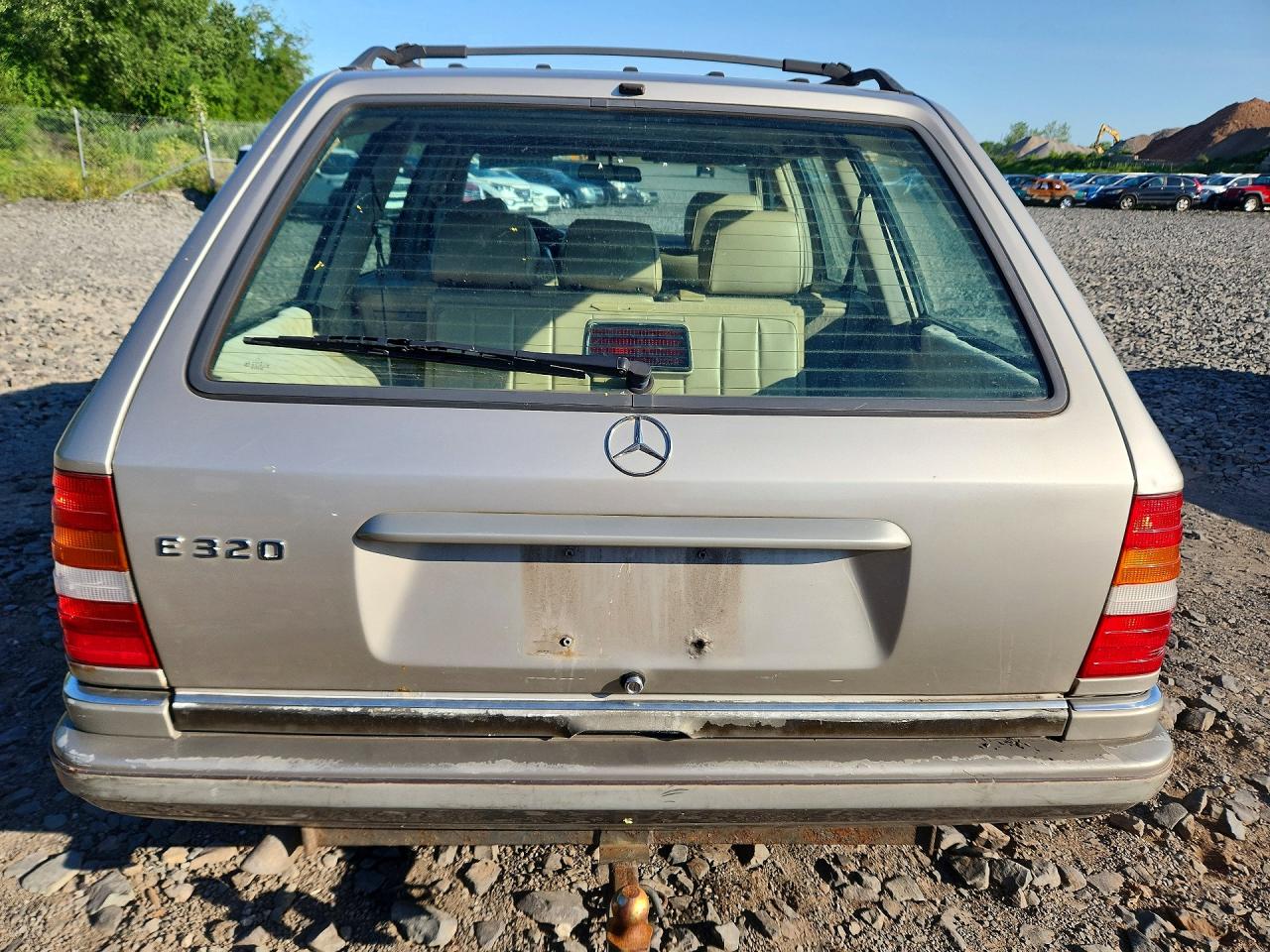 1995 Mercedes-benz E 320 Beige vin: WDBEA92E4SF319352