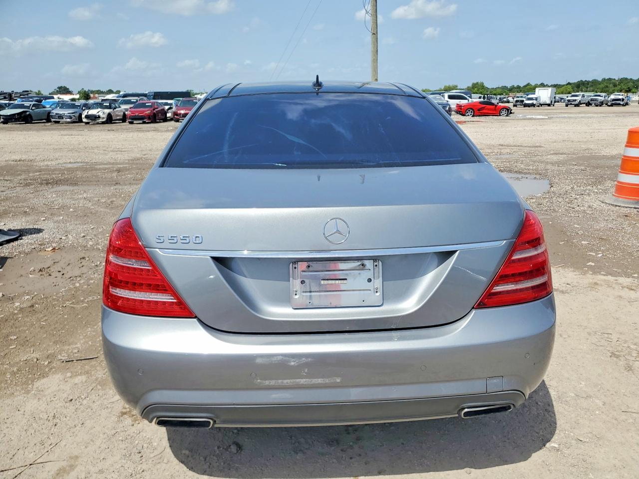 2012 Mercedes-benz S 550 Silver vin: WDDNG7DB4CA437719
