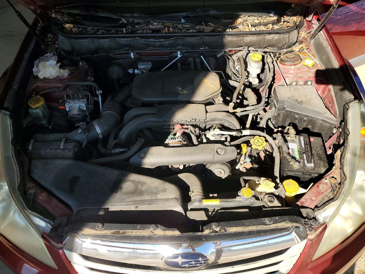 2011 Subaru Outback 2.5i Red vin: 4S4BRBAC1B3352181