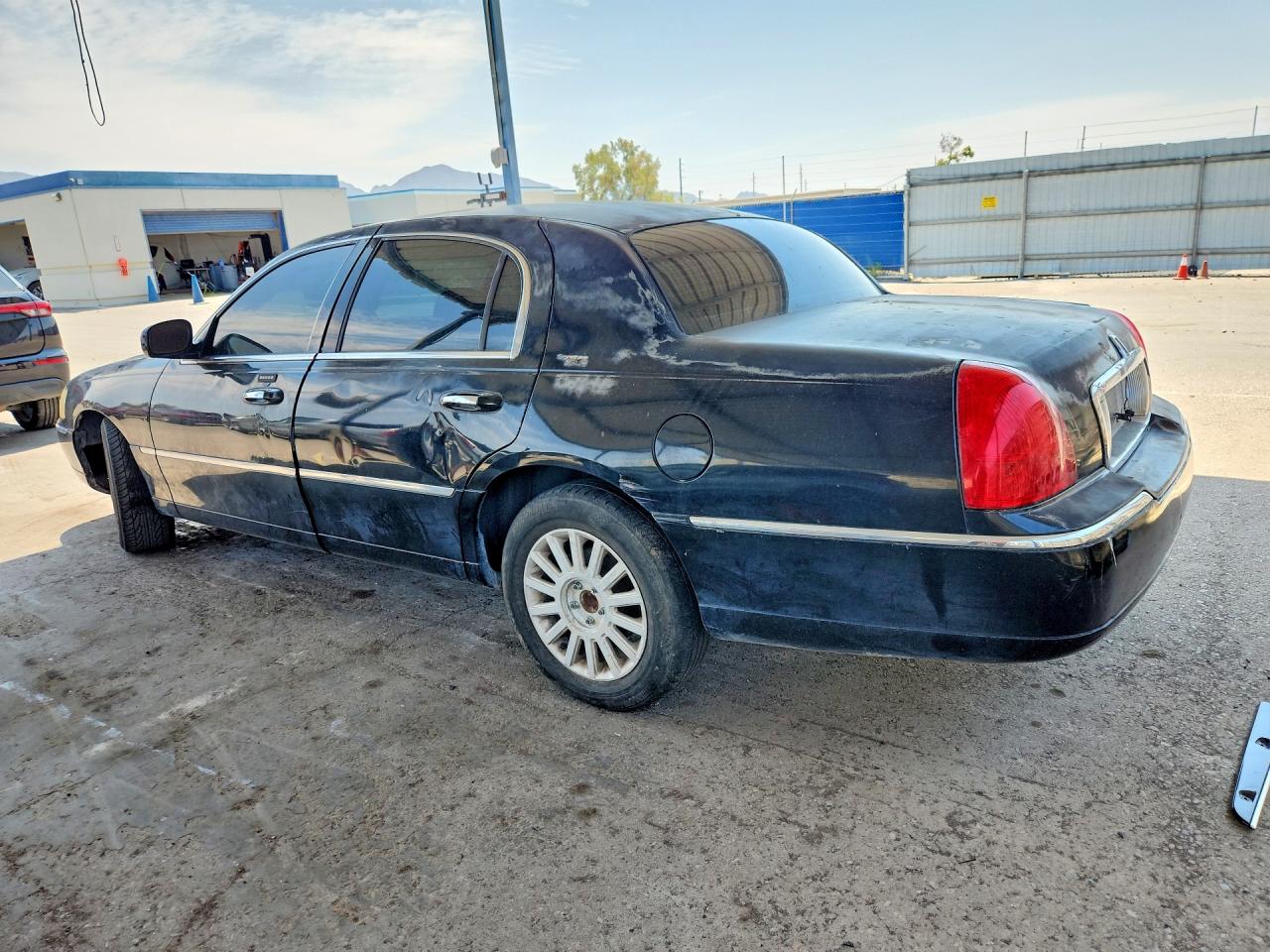 2008 Lincoln Town Car Signature Limited Black vin: 2LNHM82V98X639453