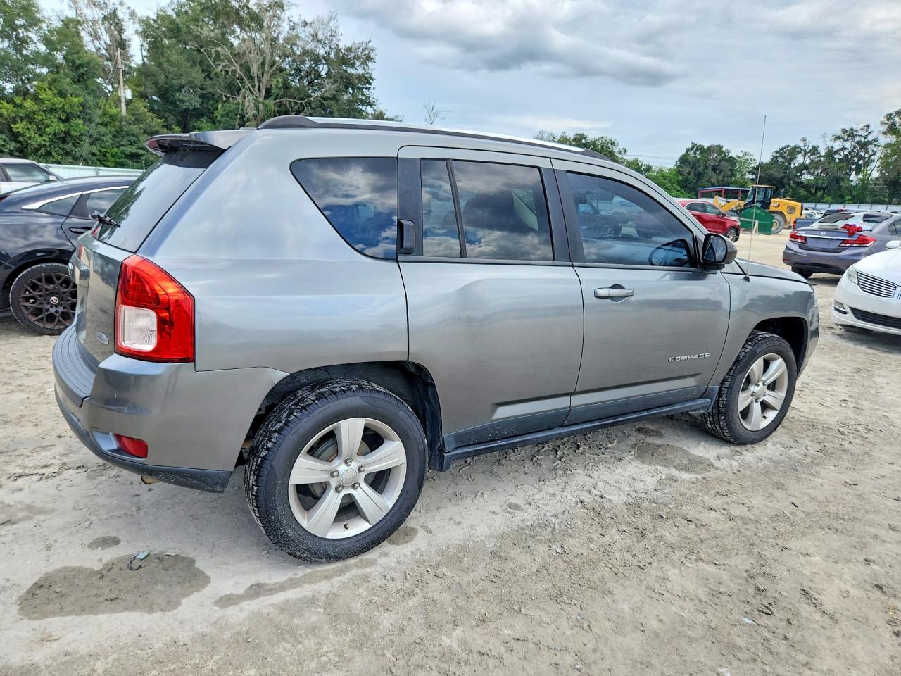 2013 Jeep Compass Latitude Серый vin: 1C4NJCEB3DD196982