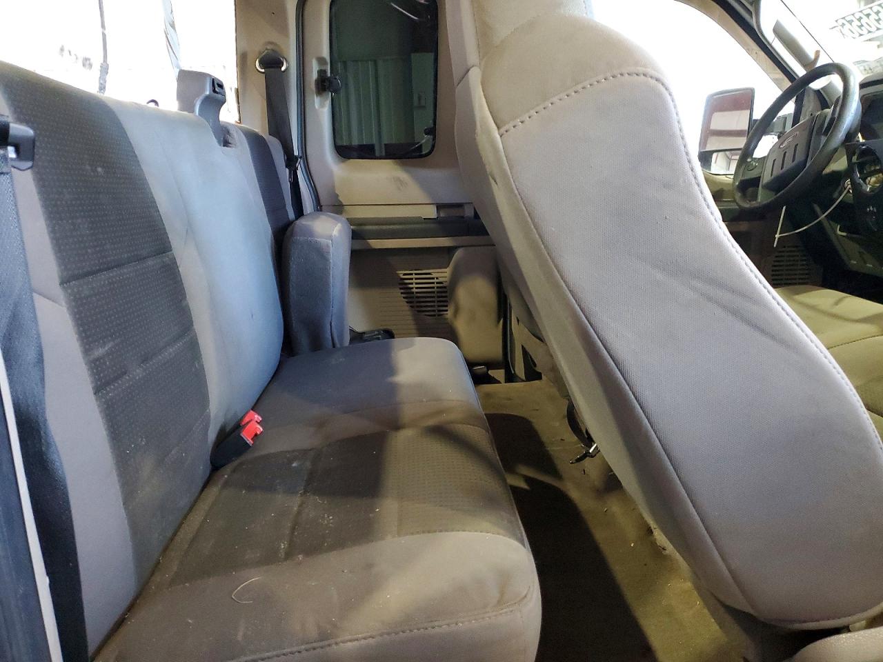 2010 Ford F250 Super Duty White vin: 1FTSX2B56AEB32502