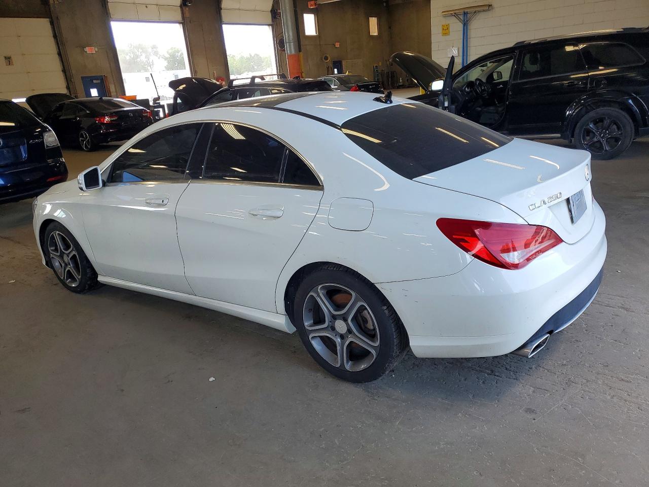 2014 Mercedes-benz Cla 250 White vin: WDDSJ4EB8EN105117