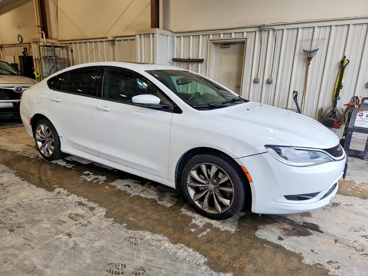2015 Chrysler 200 S Белый vin: 1C3CCCBG7FN614690
