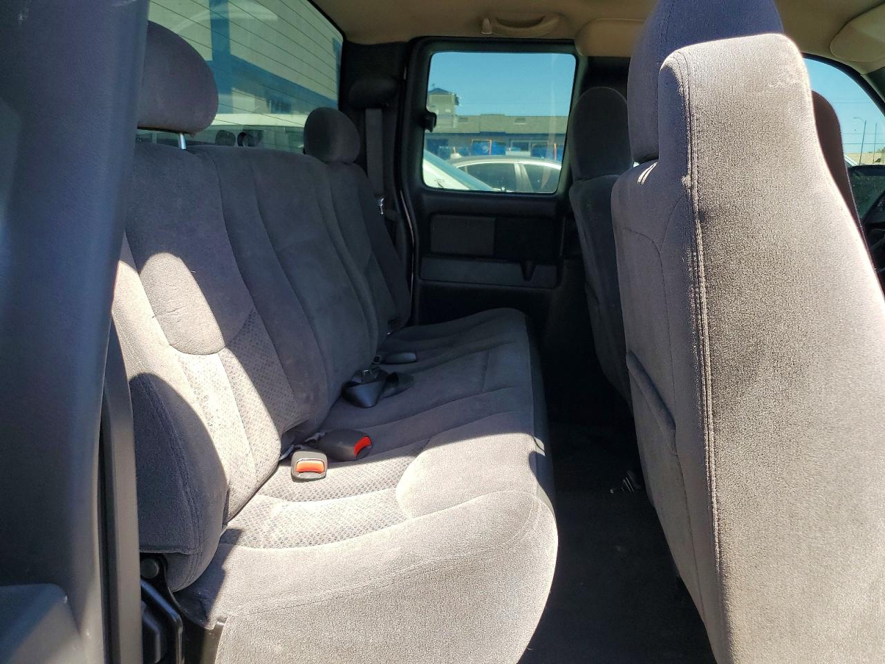 2005 Chevrolet Silverado C1500 Two Tone vin: 2GCEC19V051255454