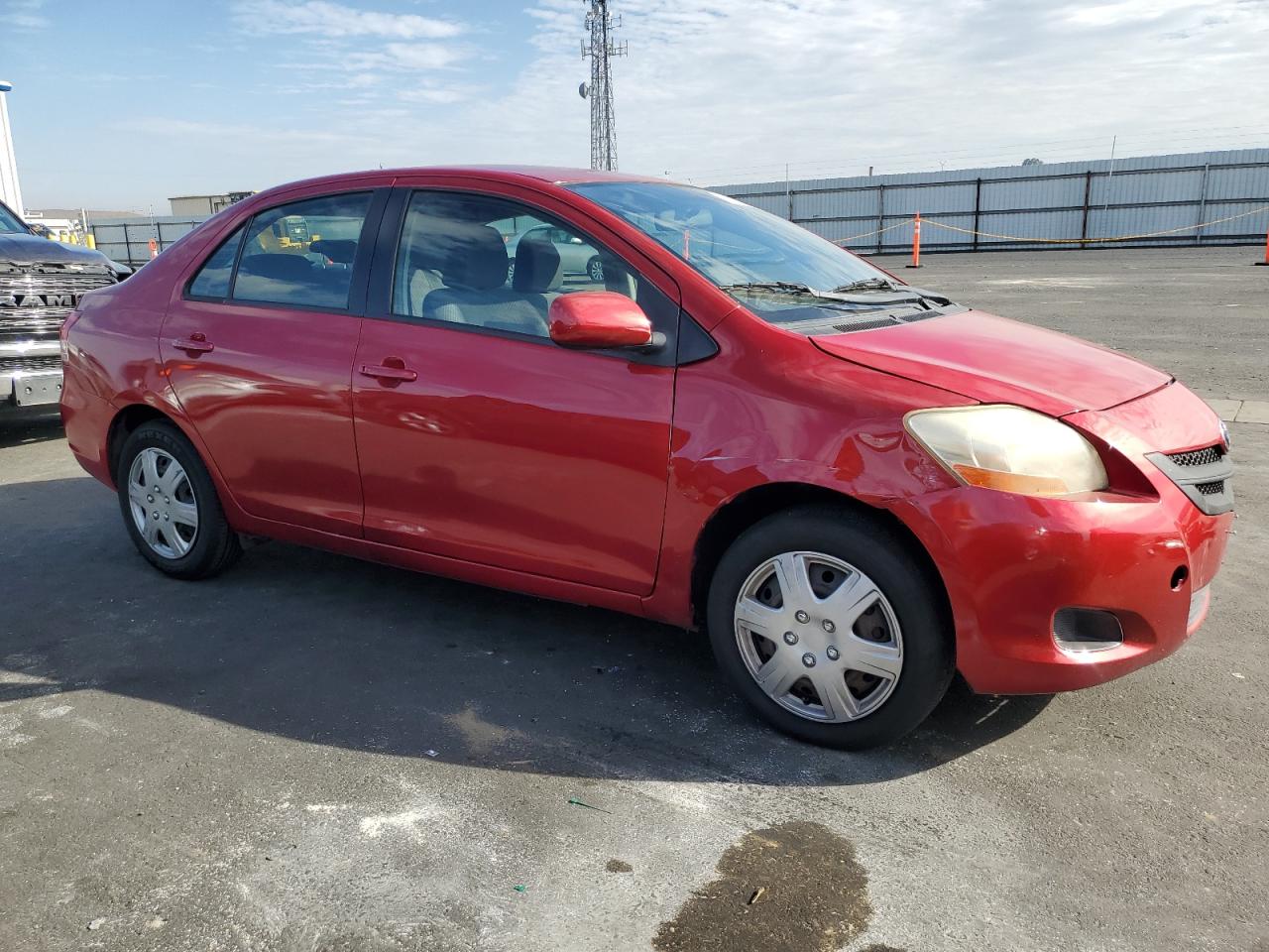 2008 Toyota Yaris Красный vin: JTDBT923181234214