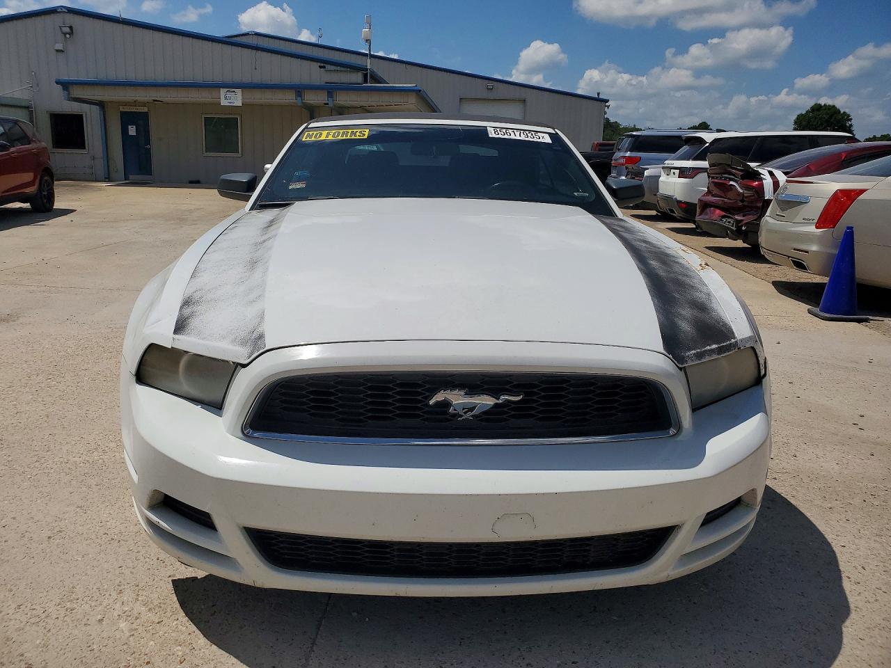 2014 Ford Mustang White vin: 1ZVBP8EM7E5215722